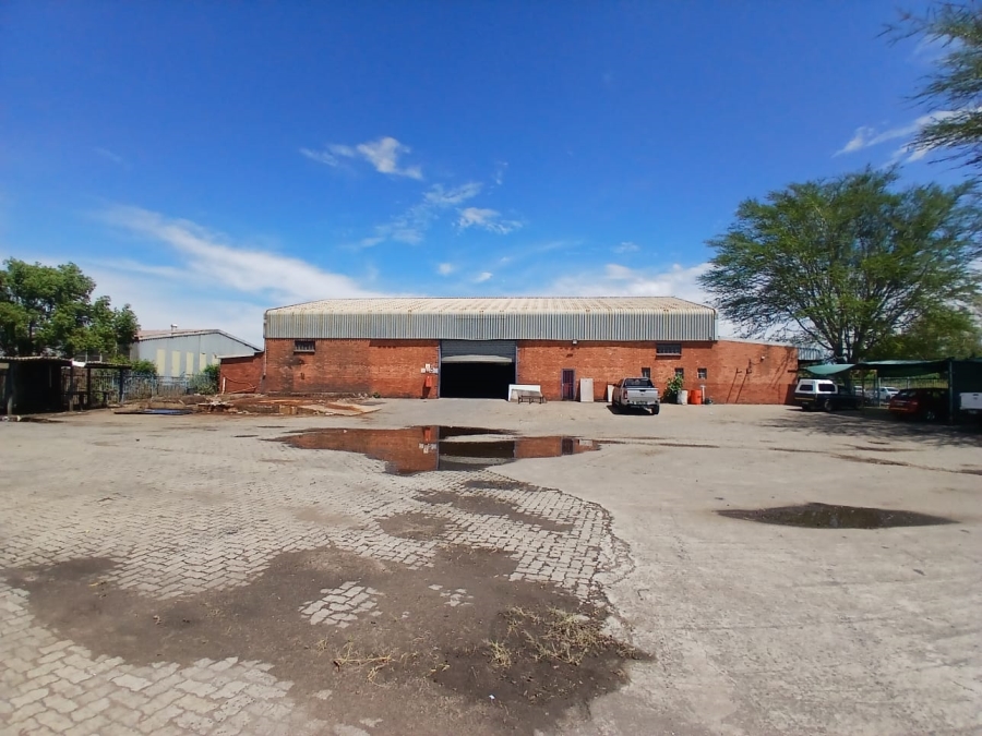 To Let commercial Property for Rent in Zinniaville North West